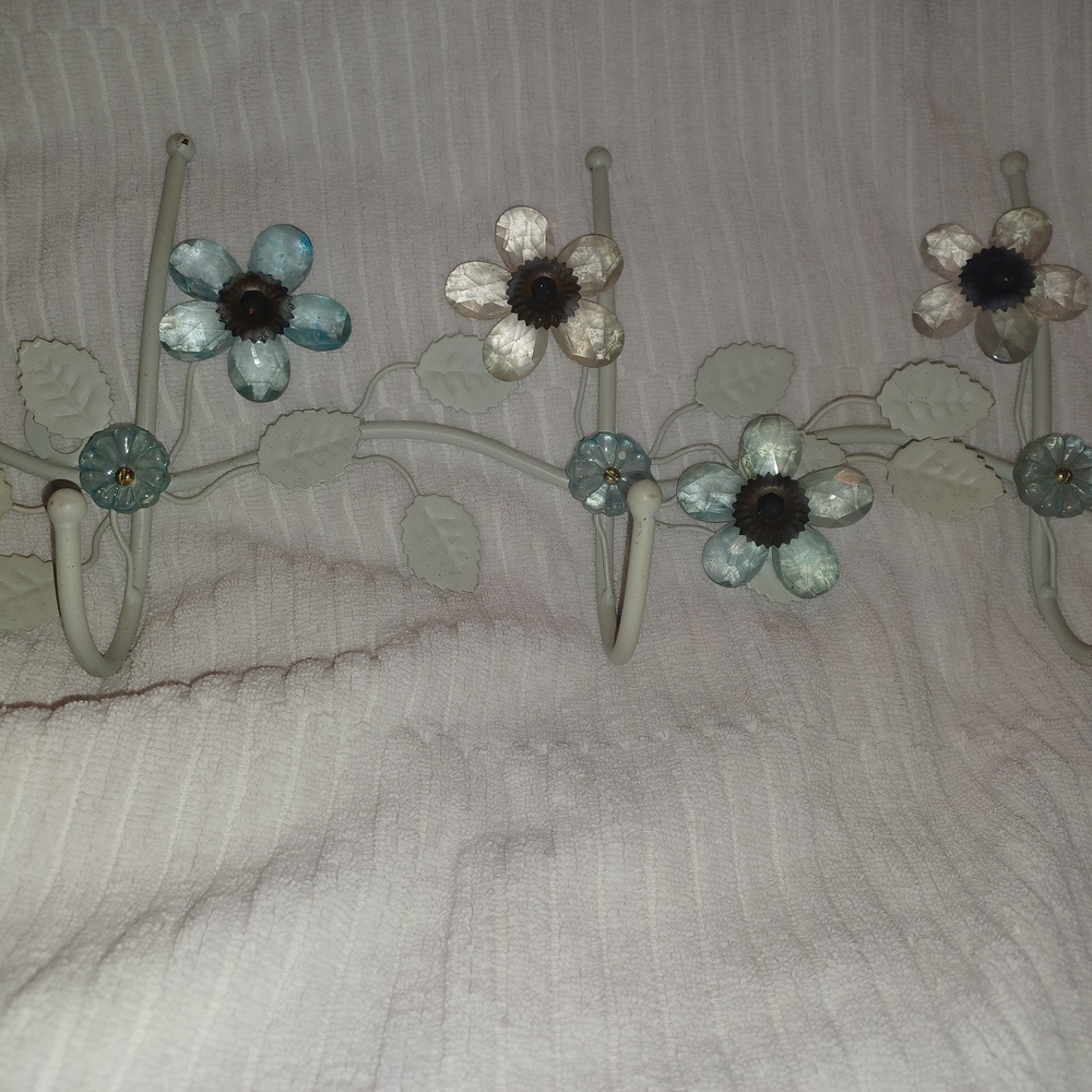 Paradiigm Trends Crystal Flower Wall Hooks